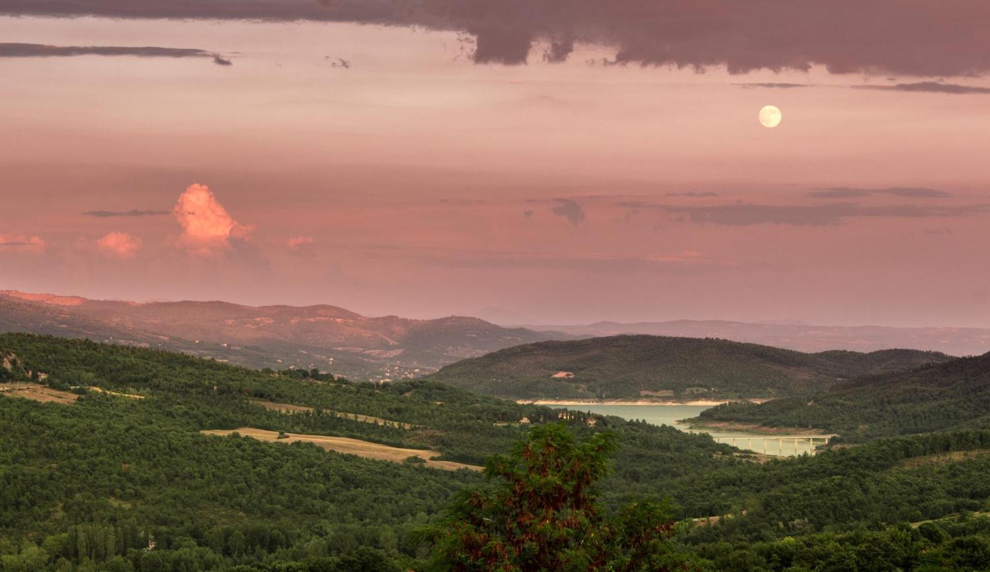Agriturismo Terra Di Michelangelo Caprese Michelangelo ภายนอก รูปภาพ